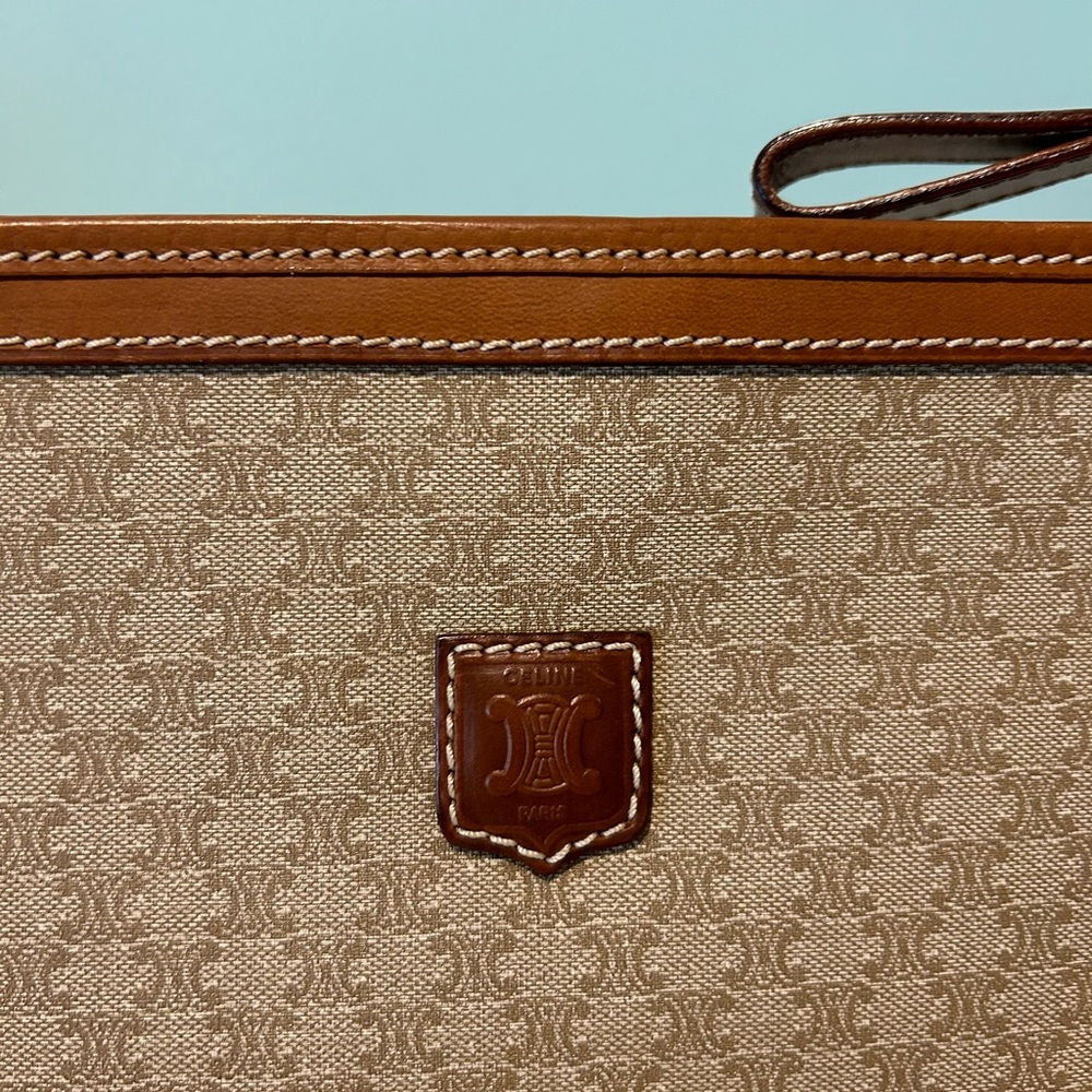 CELINE Clutch in Beige Canvas. Authentic and pre-owned. - Picture 2 of 14